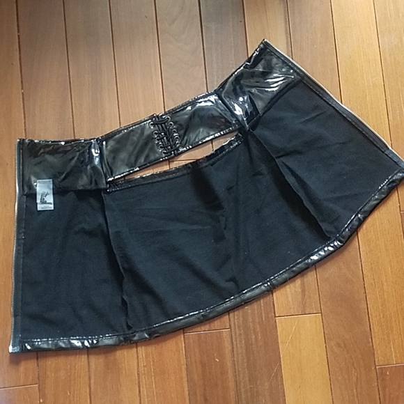 Matte skirt - Picture 3 of 9